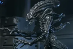 Aliens 40th Anniversary Warrior Xenomorph Black Ultimate Af