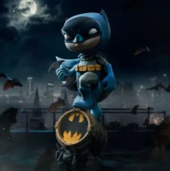 Batman Minifigura Mini Co. PVC Batman on Bat-Signal (Blue Variant) 15 cm