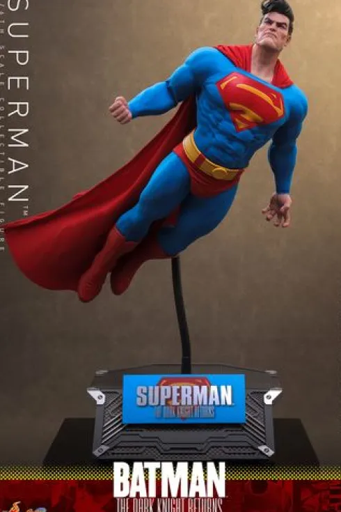 Batman: The Dark Knight Returns Figura Comic Masterpiece 1/6 Superman 34 cm