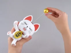 Dandadan Maqueta Plastic Model Kit PLAMAX Turbo Granny (Beckoning Cat) 15 cm