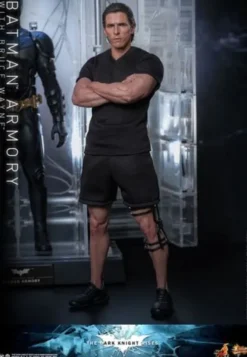 El caballero oscuro: La leyenda renace Figuras y Diorama Movie Masterpiece 1/6 Batman Armory with Bruce Wayne 30 cm