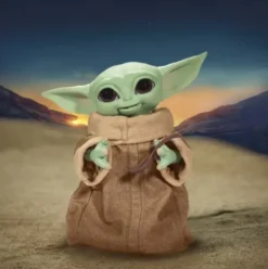 Hasbro Star Wars Galactic Snackin’ Grogu