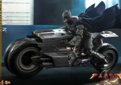 Hot Toys The Flash Figura Masterpiece 1/6 Batman & Batcycle