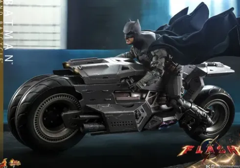 Hot Toys The Flash Figura Masterpiece 1/6 Batman & Batcycle
