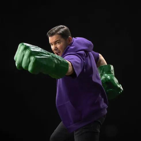 Marvel Legends Series Incredible Hulk Premium Role-play Fists with Smash ‘N Bash Sound FX
