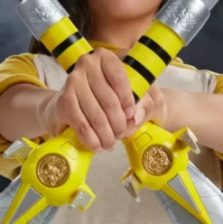 Power Rangers Lightning Collection Mighty Morphin Yellow Ranger Power Daggers
