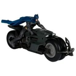 The Flash DC Multiverse Vehículo Batcycle with Batman