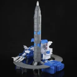 Transformers Generations Selects Titan Class Guardian Robot & Lunar-Tread