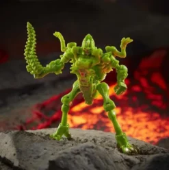 Transformers Generations WFC-K22 Dracodon Kingdom Core Class