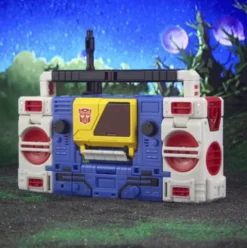 Transformers Legacy Evolution Twincast and Autobot Rewind