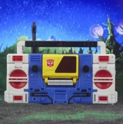 Transformers Legacy Evolution Twincast and Autobot Rewind