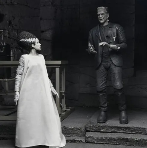 Universal Monsters Pack de 2 Figuras La novia de Frankenstein 90th Anniversary The Monster & His Mate (B&W) 18 cm