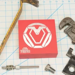 Wakanda Forever Iron Heart Arc Reactor Réplica que brilla en la oscuridad Pin magnético