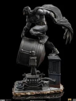 Zack Snyder’s Justice League Estatua 1/10 Deluxe Art Scale Batman on Batsignal 28 cm